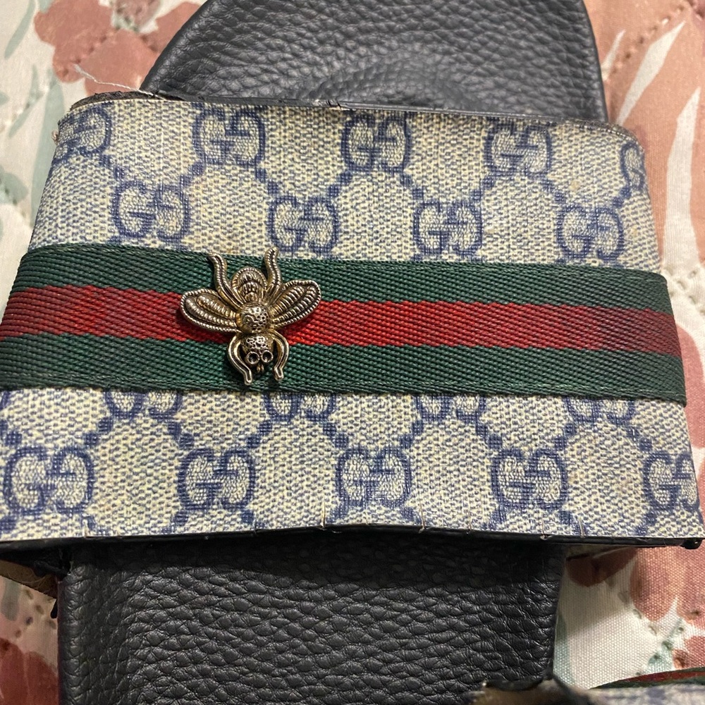 Gucci Slide in flats size 9 still in good condition to big for me now